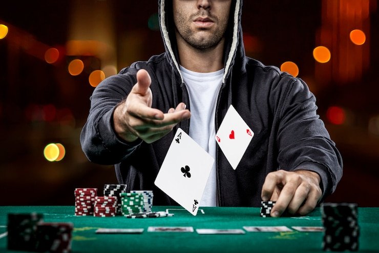 Tampilan meja Casino Hold'em live dealer di daduslot dengan kartu dan chip virtual